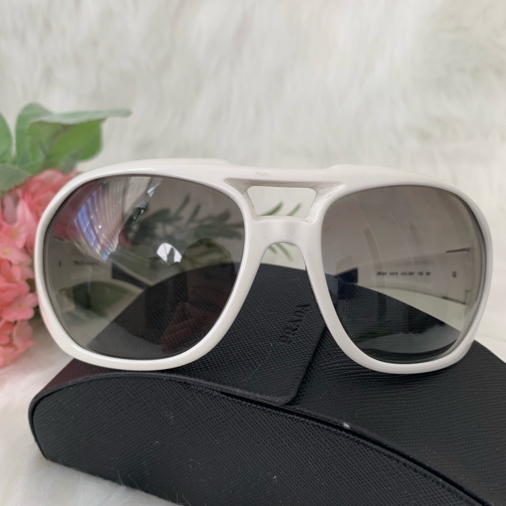 ‼️SOLD‼️Prada Women’s White Round Aviator